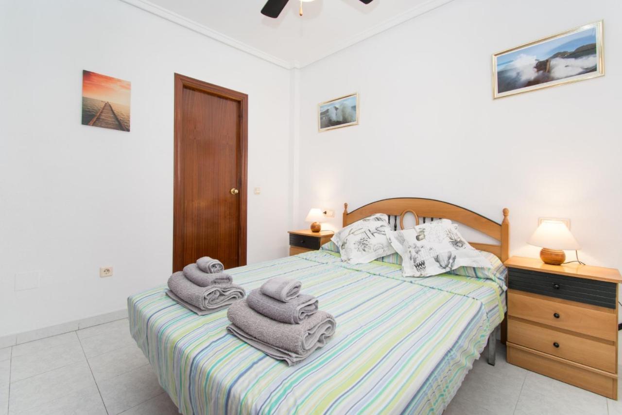 016 Happiness Apartment - Alicante Holiday Torrevieja Bagian luar foto