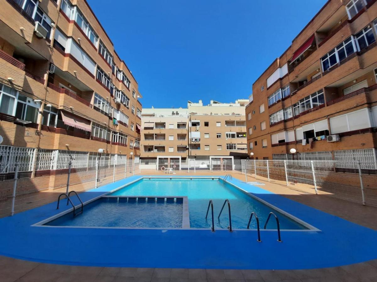 016 Happiness Apartment - Alicante Holiday Torrevieja Bagian luar foto