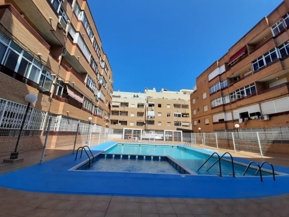 016 Happiness Apartment - Alicante Holiday Torrevieja Bagian luar foto